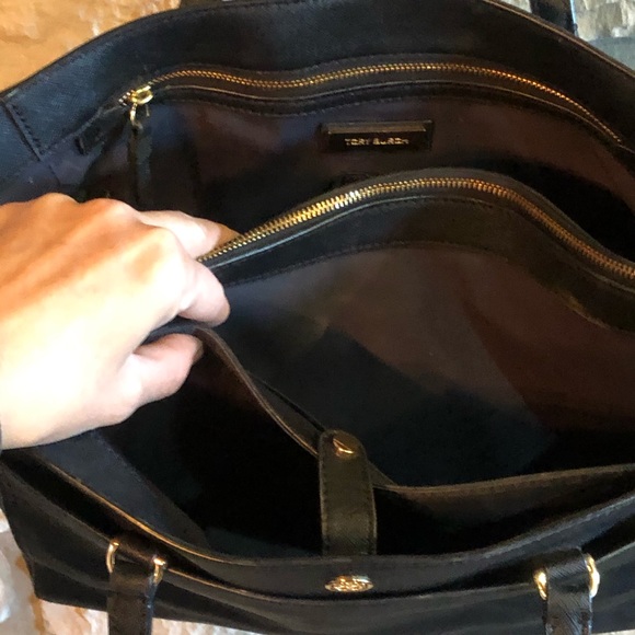 Tory Burch Robinson Leather Shoulder Tote - Picture 6 of 8